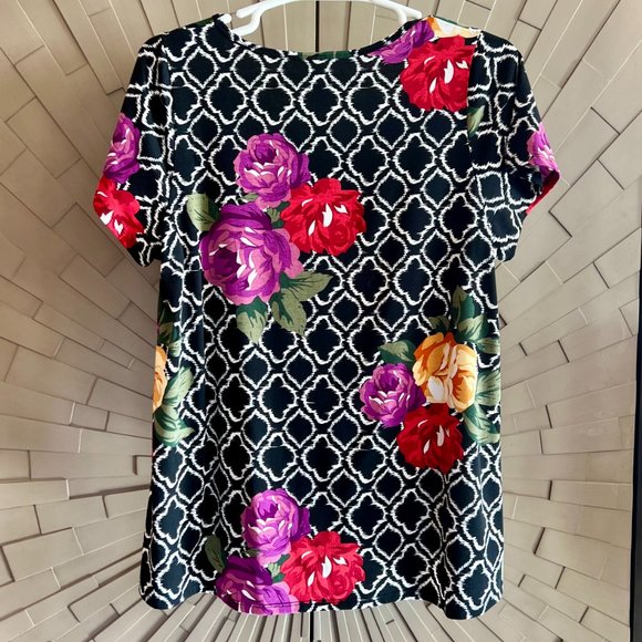 LuLaRoe Classic T Top Tee T-Shirt Floral Geometric Print Black White 2X - Picture 2 of 5
